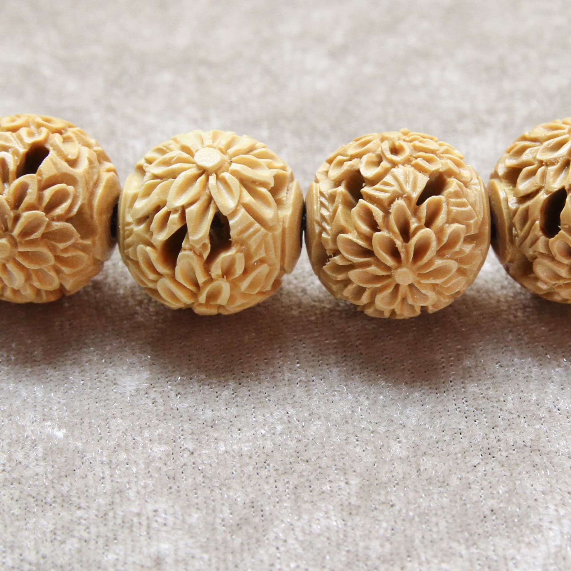 Boxwood Chrysanthemum Carving